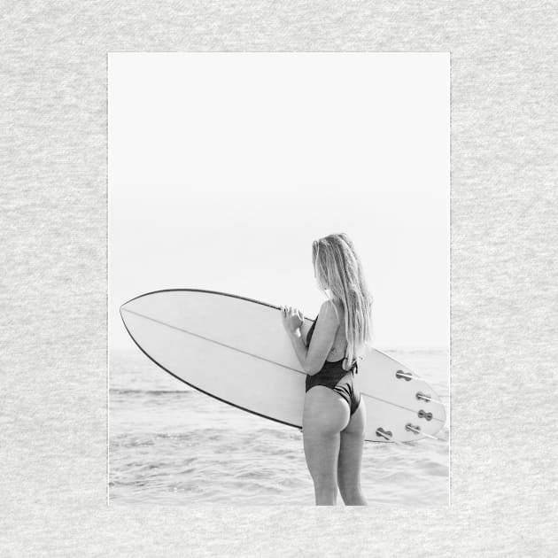 She surfer by garte